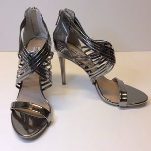 Steve Madden "Fabolous" Strappy Metallic Sandals 8